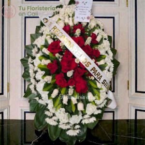 Arreglo fúnebre en trípode y rosas rojas 08