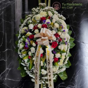 Arreglo fúnebre en pedestal con rosas rojas 16