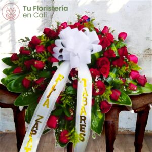 Arreglo fúnebre cubre caja en rosas  18